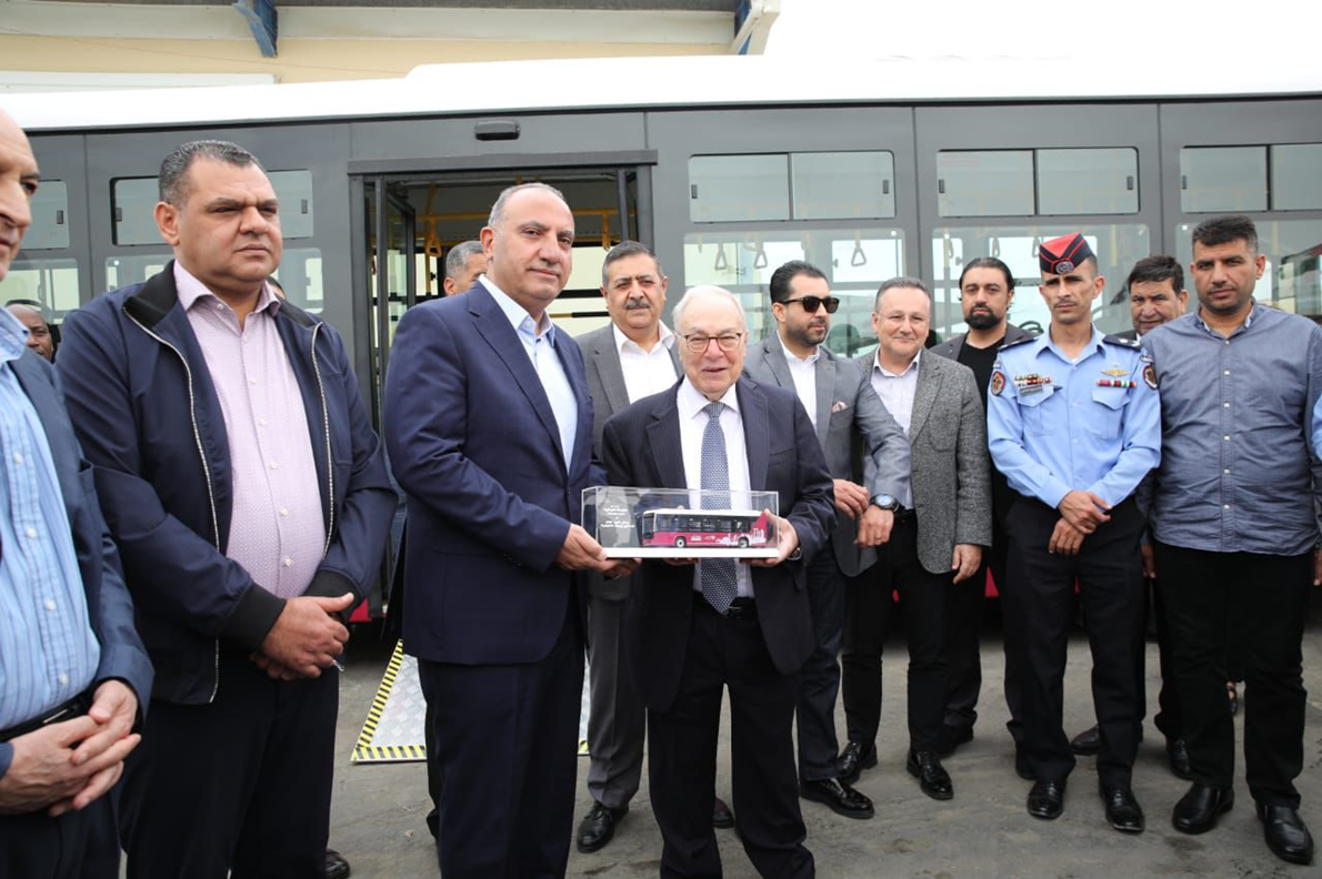  المركزية للتجارة والمركبات تزود أمانة عمان الكبرى بـ 48 حافلة من نوع كينغ لونغ 