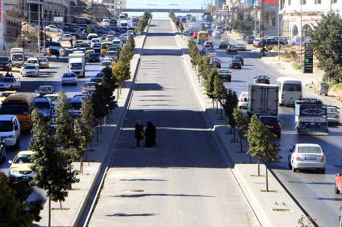 مسار الباص السريع في شارع الملكة رانيا الذي يتوقع إعادة استكماله قريبا-%28تصوير%3A أمجد الطويل%29