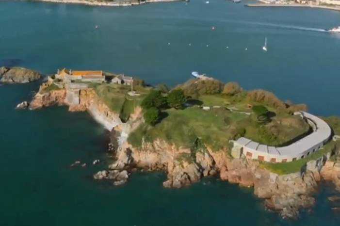 5bc46555d437505d308b45bd