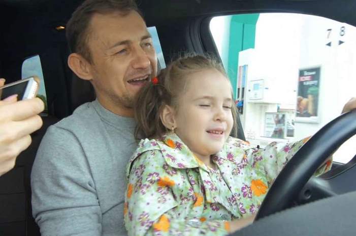 خسر-30-ألف-يورو-بسبب-طفلته..-ماذا-فعلت؟-1300x600 (1)