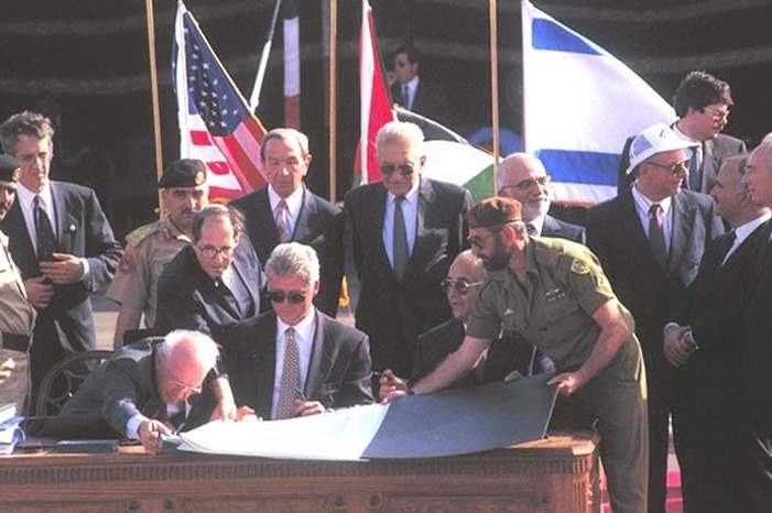 ThePeaceAgreementbetweenIsraelandJordan-photoofthesigning