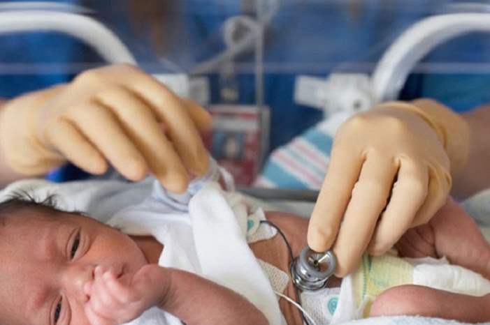 بعد-توقفه-عن-التنفس-بشكل-طبيعي..-طفل-يذهل-الأطباء-ويعود-للحياة-روتانا-1300x600