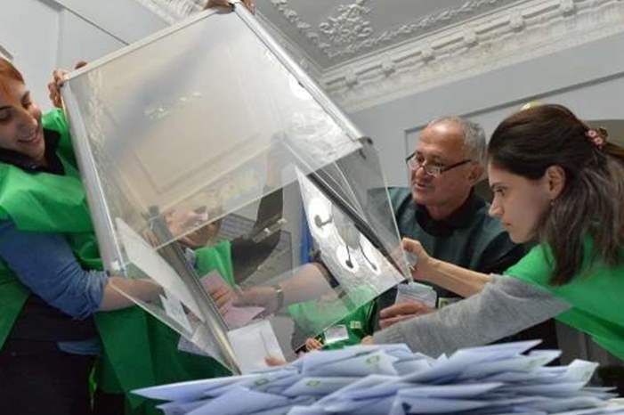 5bd69430d43750eb3f8b45d2