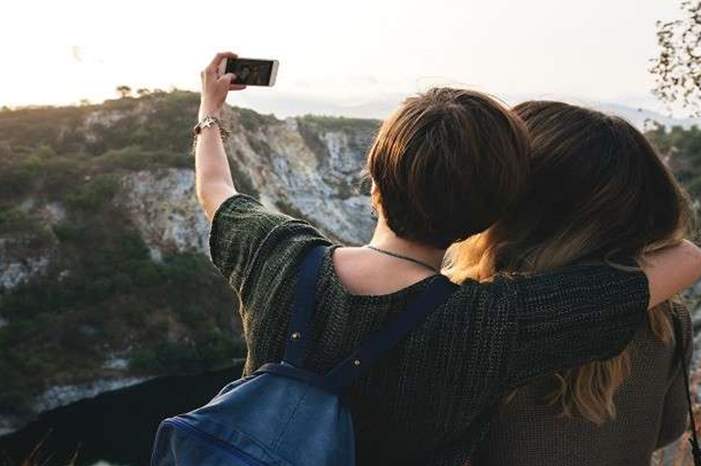 5bb5f4e5d437508d0b8b45a8