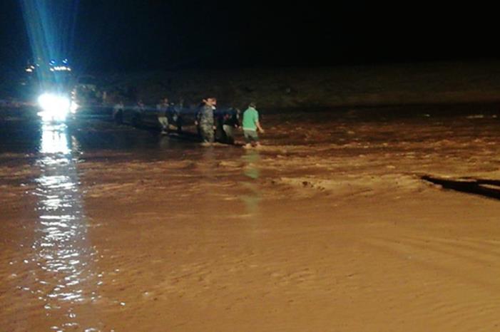 انقاذ 46 شخص داهمتهم السيول في الزرقاء والمفرق 10201927192422448869660