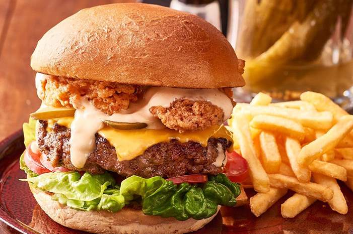 beef-burger-with-deep-fried-bacon-and-thousand-island-dressing-50247463