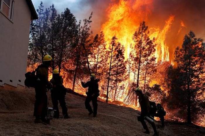 121-155803-forest-fire-california-population-escape_700x400