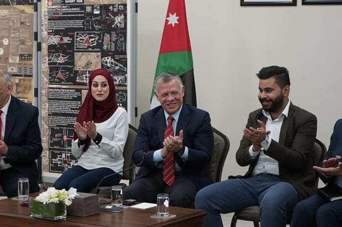 جلالة الملك عبدالله الثاني يحاور مجموعة من طلبة الجامعة الهاشمية