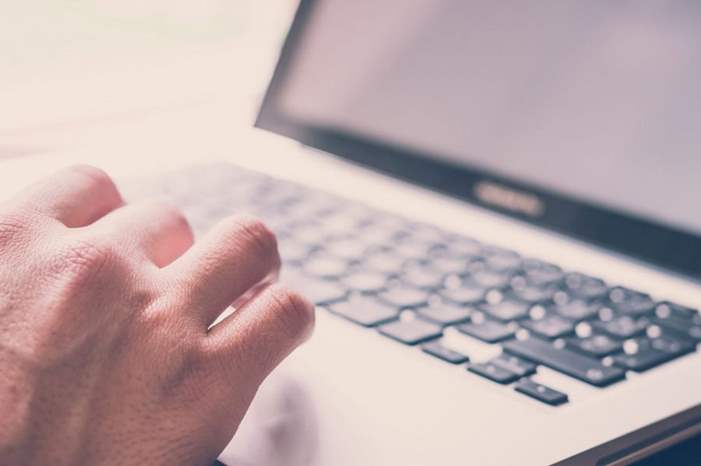 لص-شريف..-أنبه-ضميره-فقدم-عرضا-غريبا-لضحيته-1300x600