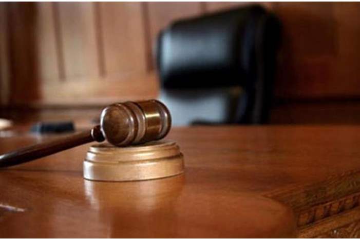 مطرقة قاضي -%28تعبيرية%29