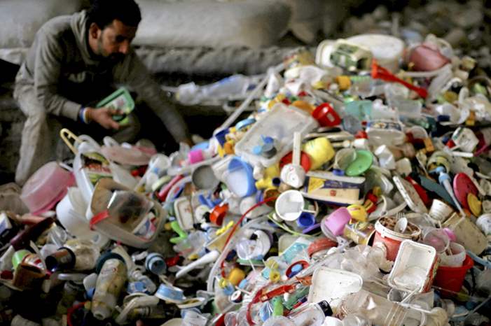 2016-04-14T120000Z_356909635_GF10000382386_RTRMADP_3_EGYPT-GRAFFITI