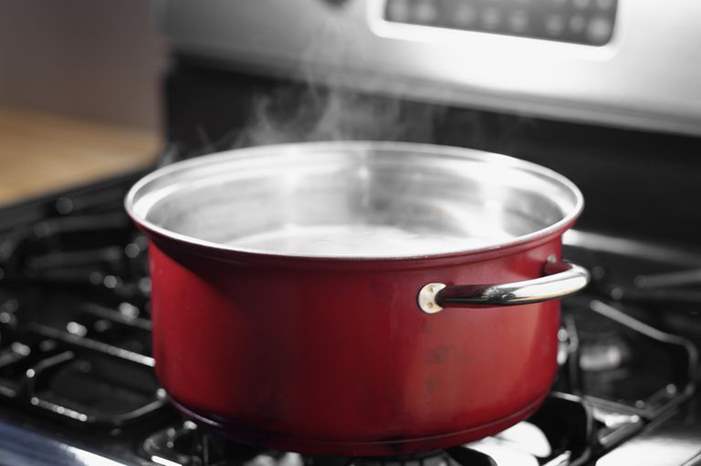 pot-of-boiling-water-on-stove-top-88310021-5a7ba7ee642dca003731db1c