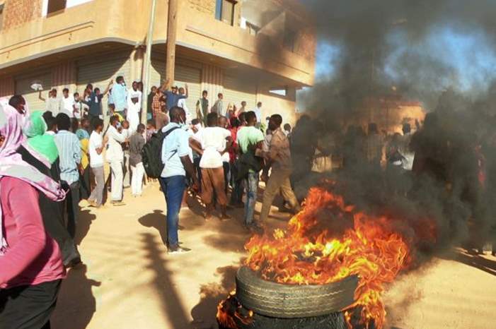 2019-01-22T205750Z_1740231020_RC1E5FDBFA40_RTRMADP_3_SUDAN-PROTESTS-750x430