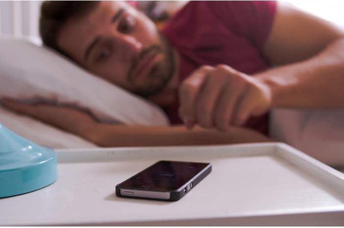 man-waking-up-in-bed-and-checking-messages-on-mobile-phone_41gy3cew5__F0000
