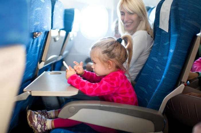 tips-for-taking-your-kids-on-an-airplane-1280x960-1024x768