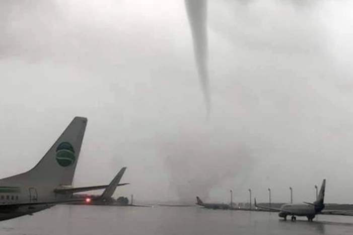 645x344-buses-airstairs-overturned-planes-damaged-by-second-tornado-in-3-days-in-turkeys-antalya-1548498588255