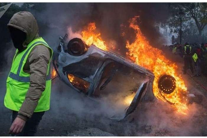 5c0de45995a597e7388b4619