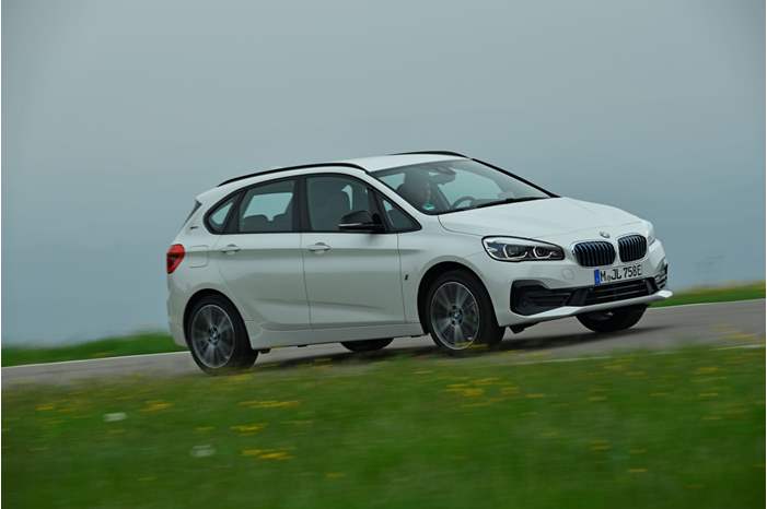 P90305182_highRes_the-new-bmw-225xe-ip