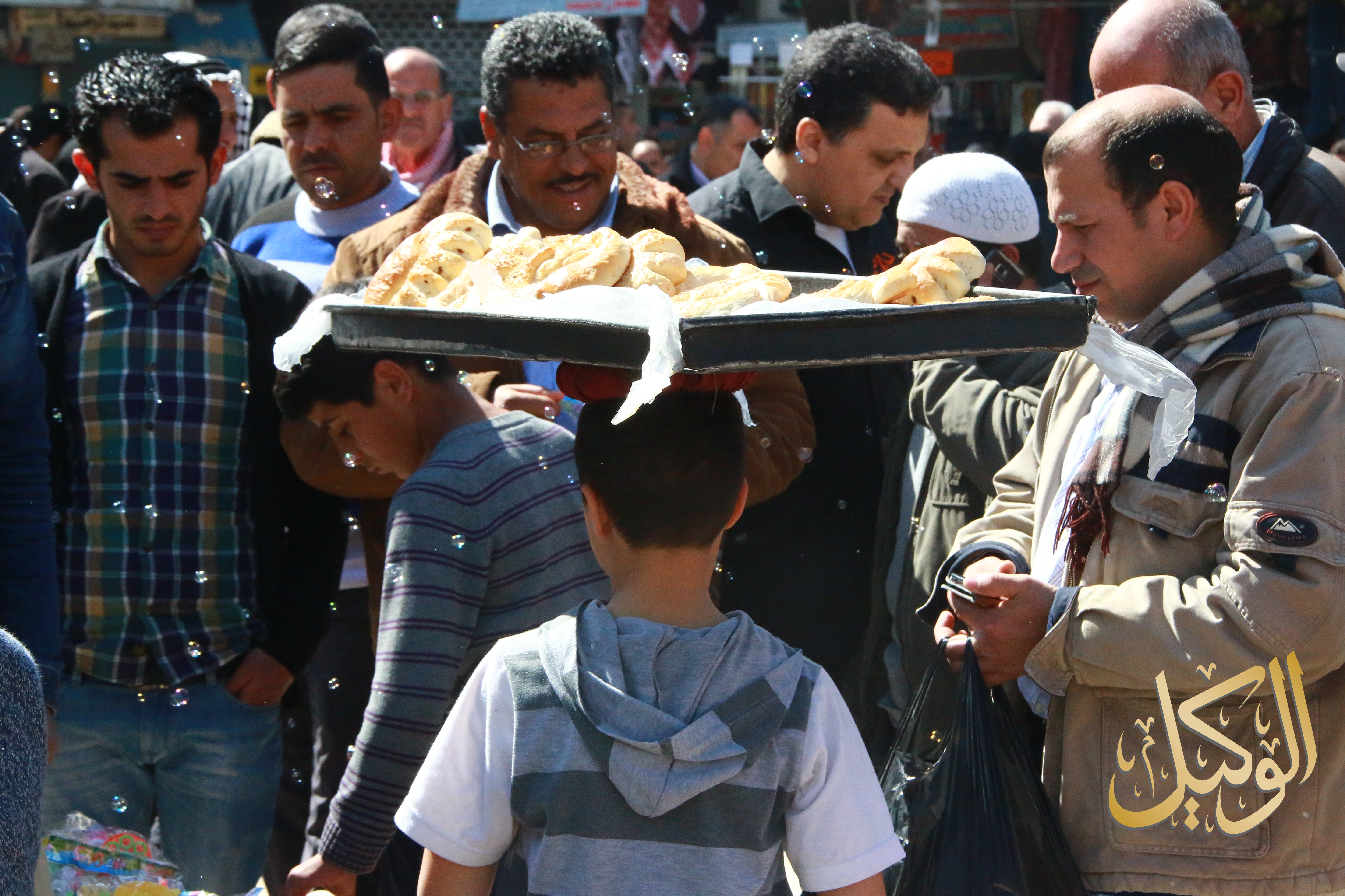 البحث عن لقمة العيش تحت وطأة الفقر