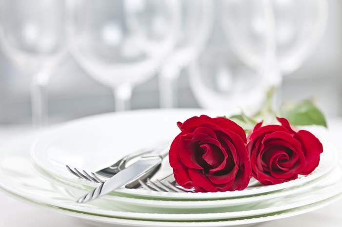 romantic-dinner-setting-1566443-nice-dinner-images-with-love-M7JRBWL2
