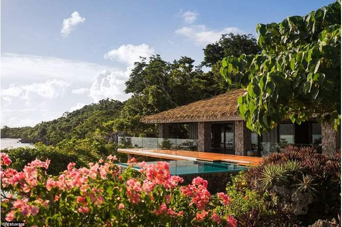 4E5E281100000578-5965985-image-a-40_1531913709921_108165