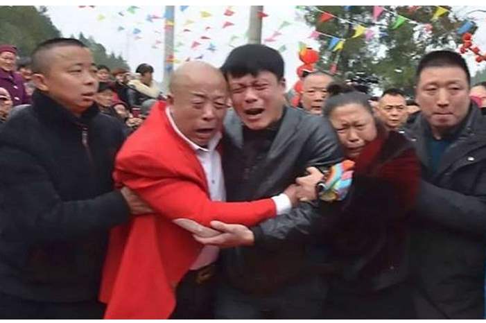 5c753b2f95a597315f8b45c5