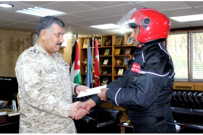 75b27bf3543aa6863b683db813bf9fe6