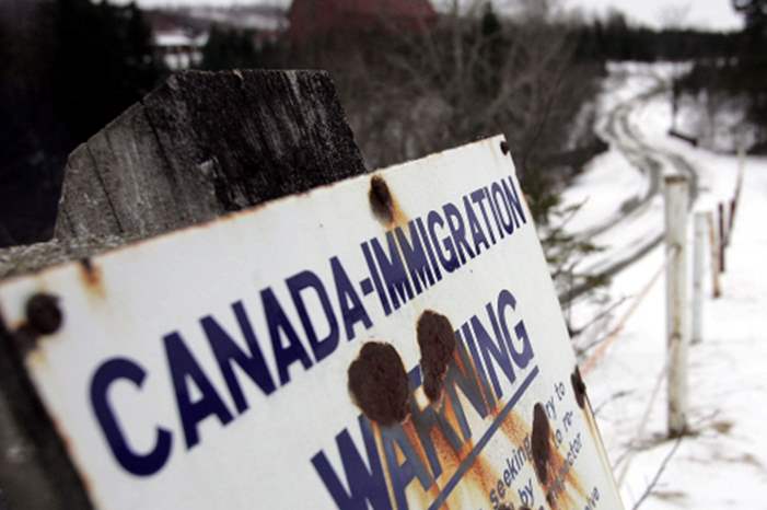 AFP_110210frontiere-canada-usa_sn635