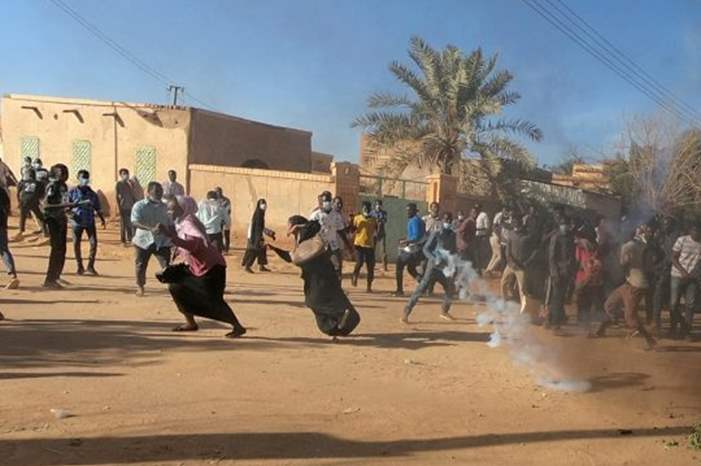 2019-02-22T133941Z_1508949189_RC13597BADE0_RTRMADP_3_SUDAN-PROTESTS-750x430