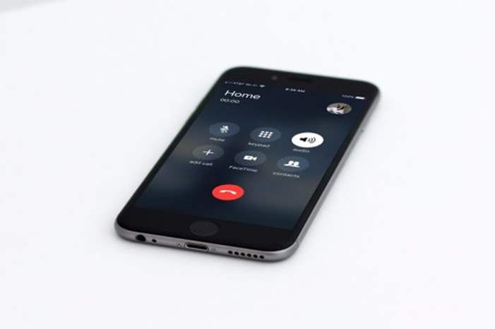 iPhone-to-answer-calls-with-speakerphone-768x432