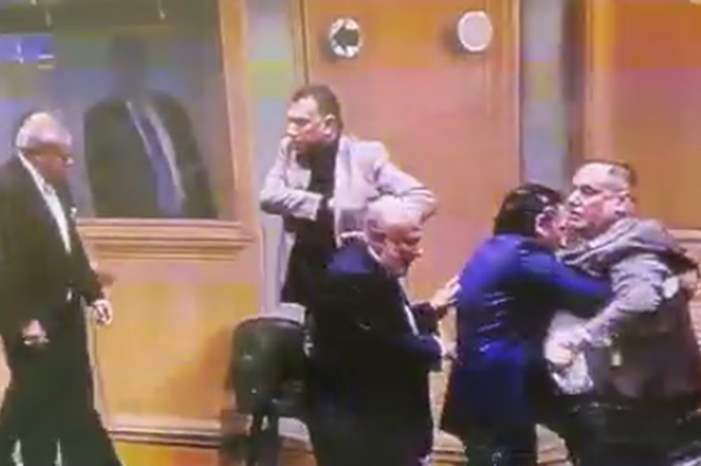 53674799_253298598884313_2998438272746651648_n