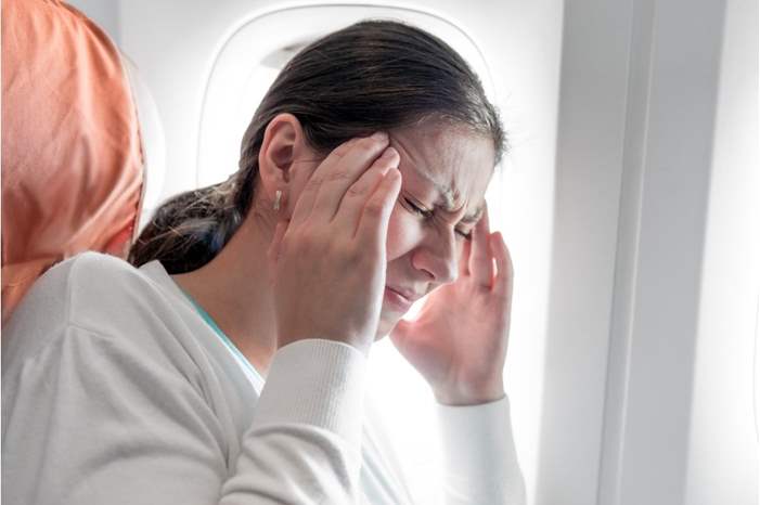 هوليداي_مي_الاصابة-بالدوار-على-متن-الطائرة_622876856_1000×750