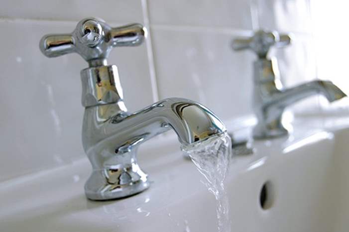 5795b463e48045399e9b790b0ab5c436water-running-tap