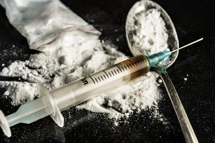 Drug-Epidemic-In-America-e1462019091915