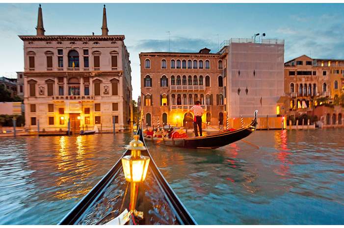 9c49add3-e5fa-4aaa-8af3-458fd0fa186f-italy-venice-gondolas-051018-az