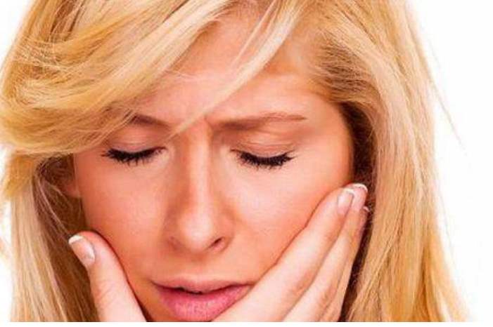 طرق-طبيعية-فعالة-تخلصك-من-آلام-الأسنان-1300x600