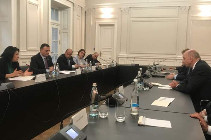 5dfe5288271b1069fe5bd43165fcf909