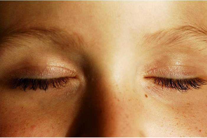 close-up-of-eyes-closed-because-eye-hurts-when-i-blink