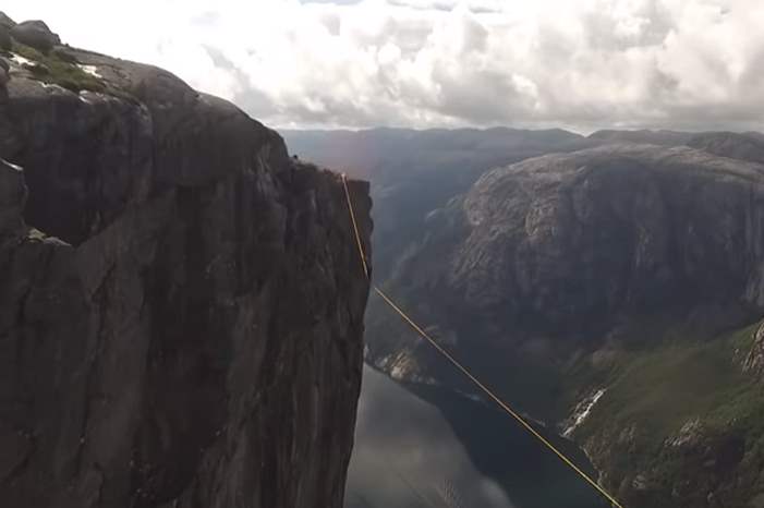 5cab5105d4375064488b4570