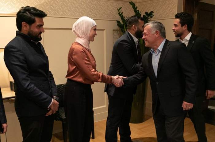 1e10c2fd41e6570572726970f3517cd9