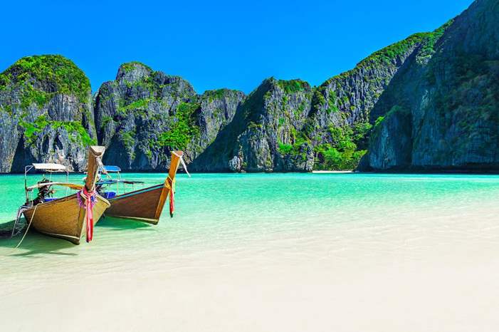 Maya-Bay-beach-at-Ko-Phi-Phi-Leh-Island-in-Thailand