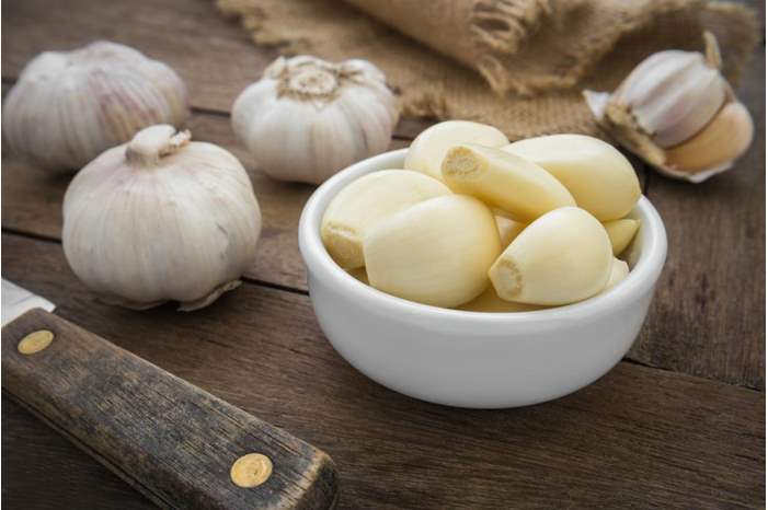 bulbs-and-bowl-of-garlic