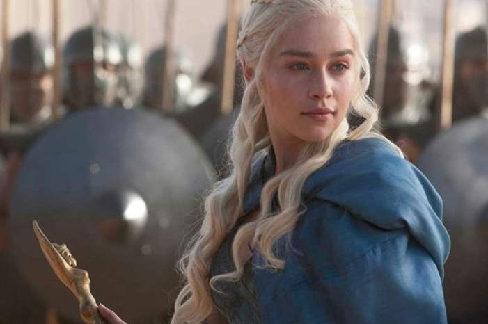 في-وداع-صراع-العروش..-إميليا-كلارك-أم-التنانين-أخذت-قلبي-وأتمنى-لو-كان-والدي-هنا-1300x600