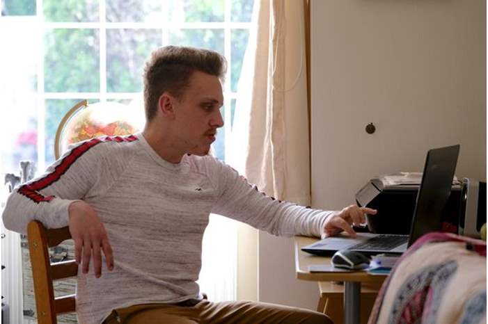 121-155412-job-seeker-applied-400-jobs-2