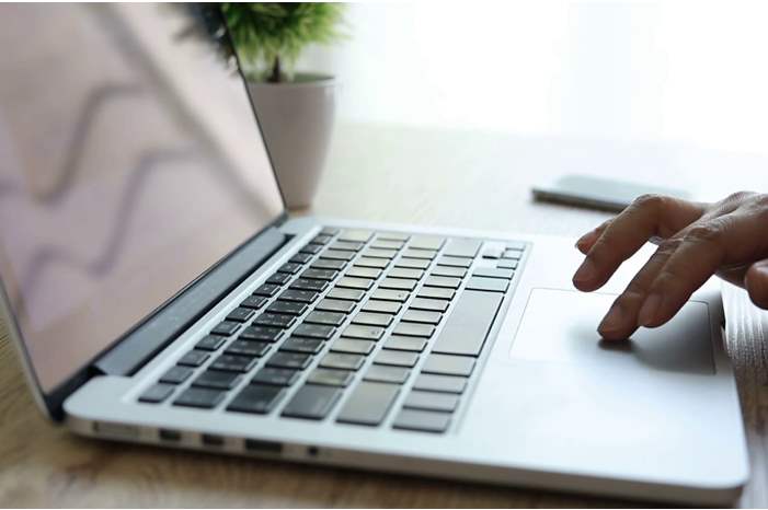 videoblocks-working-woman-finger-hand-typing-keyboard-and-using-touch-pad-on-laptop-computer_rfipe00xm_thumbnail-full08