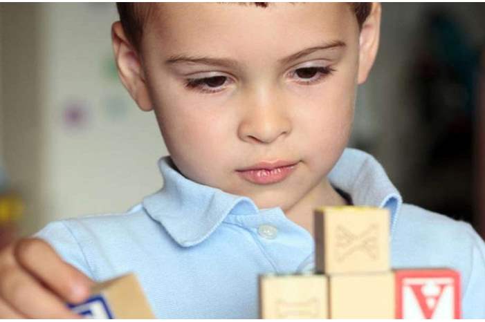 5-نصائح-تضمن-للأمهات-أجواءً-مبهجة-لـ-طفل-التوحد-في-رمضان-1300x600