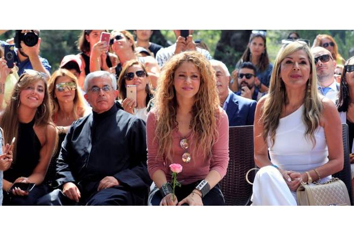 شاكيرا تغني في لبنان أرض أجدادها .. "صور وفيديو"