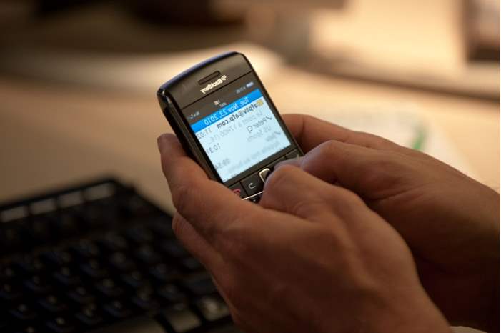 blackberry-messenger-yes-that-bbm-is-shutting-down-on-may-31st__901651_