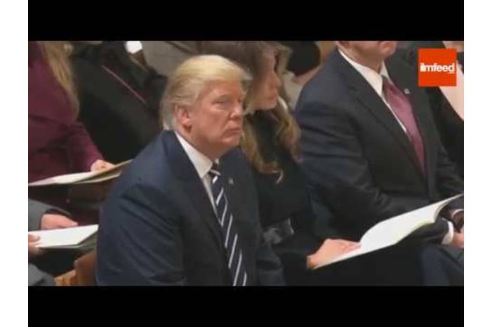 ترامب يستمع لآيات من القرآن في اليوم الأول لولايته (فيديو)
