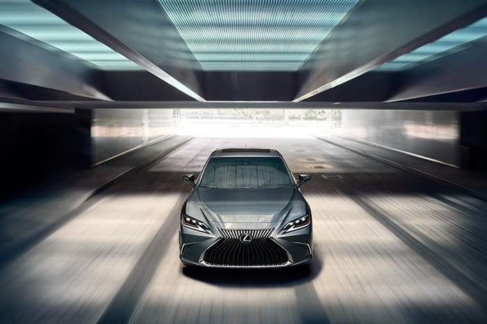 Lexus-ES-nebula-gray-pearl-gallery-overlay-1204x677-LEX-ESG-MY19-0082